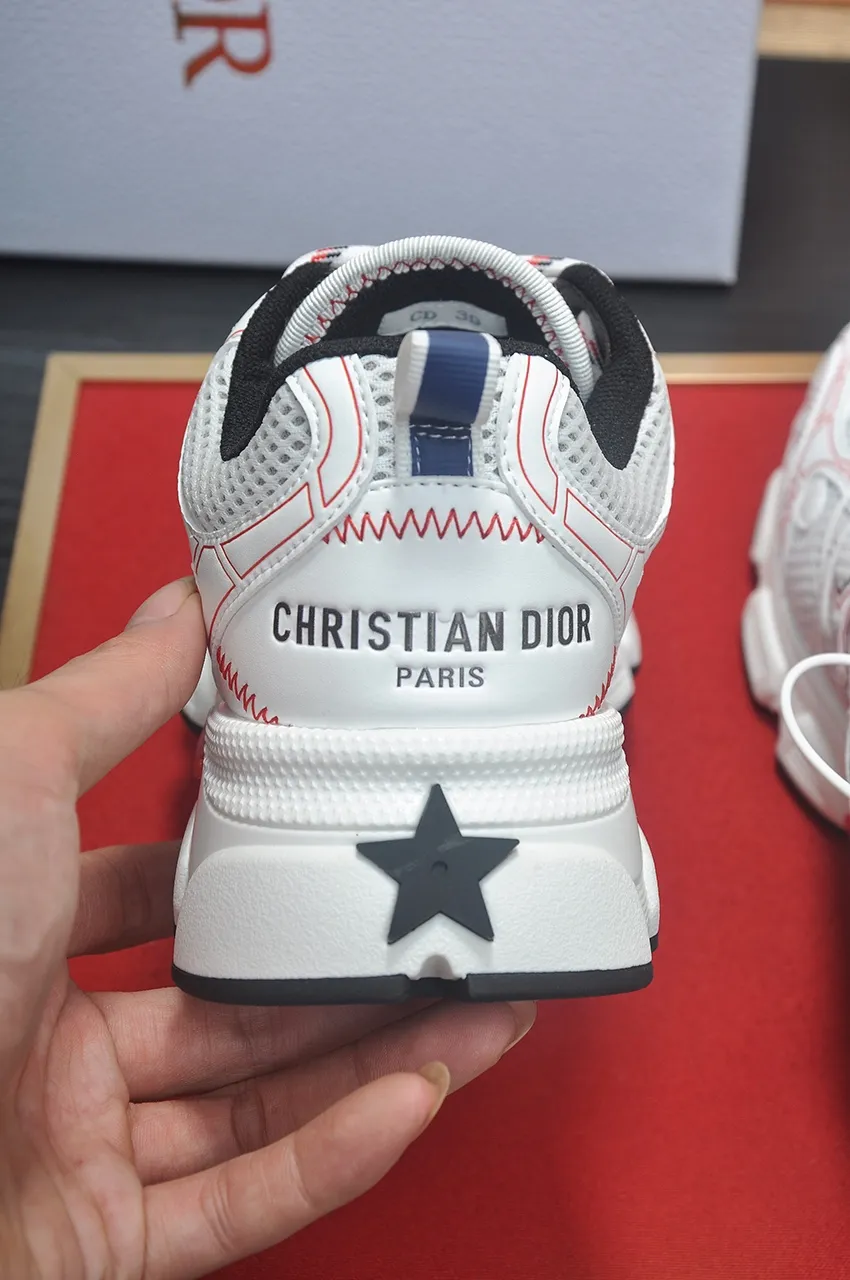 Men's shoes 💰: 640💶 (couples model) Brand: Dior (Dior) Standard code: Women's code 35-40. Men's code 38-44 (45 customized) Grade: Same as the official website Material: Top-quality original cowhide stitching Original wear-resistant and lightweight outsole Style category: Fashionable casual shoes Distinguished luxury brand elements top luxury Color: Actual picture color